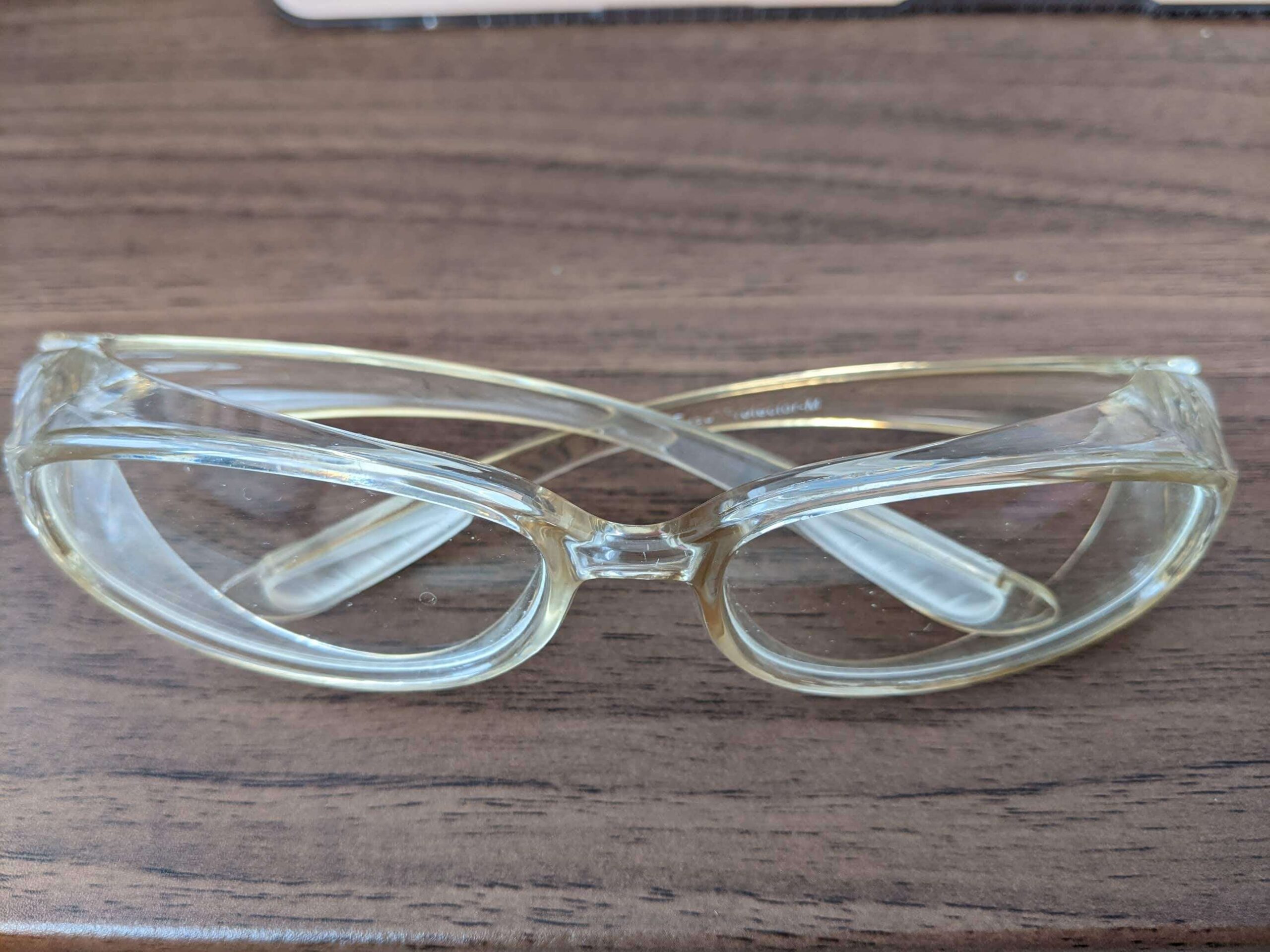 ICL手術の保護メガネ